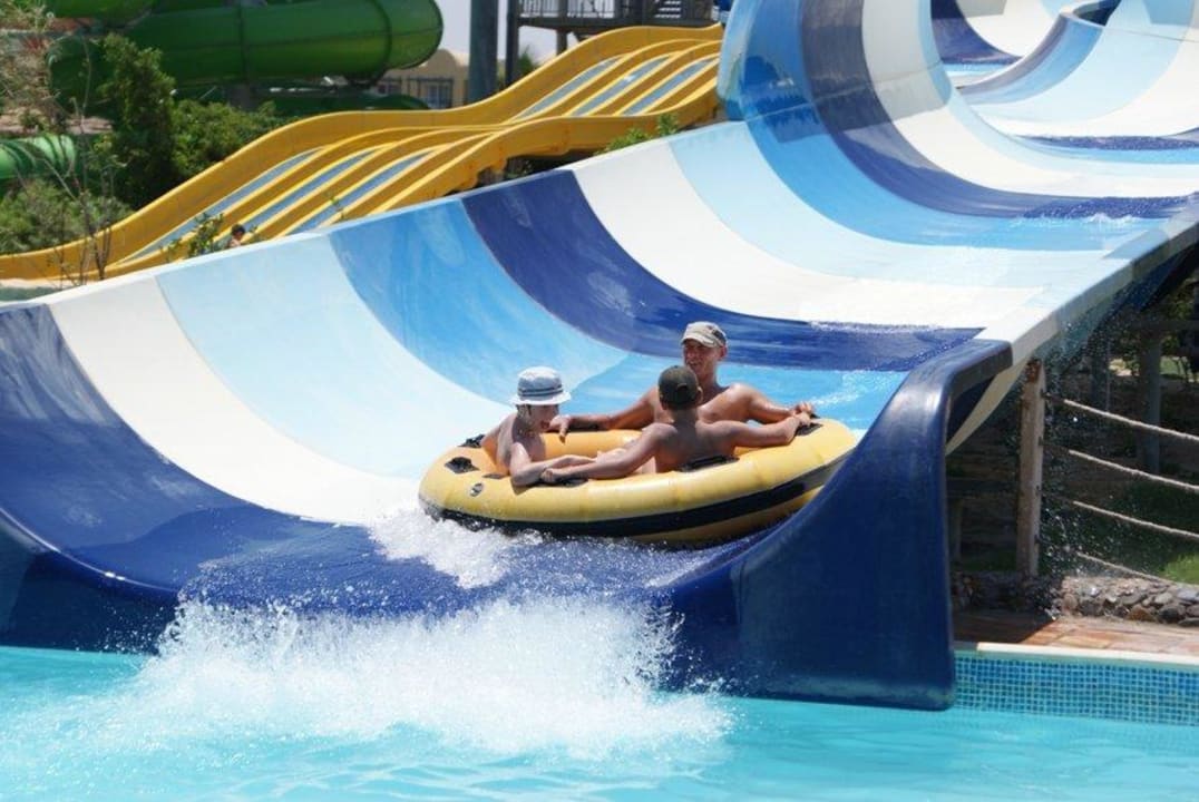 Rutsche mit großem Reifen Titanic Beach Spa & Aqua Park