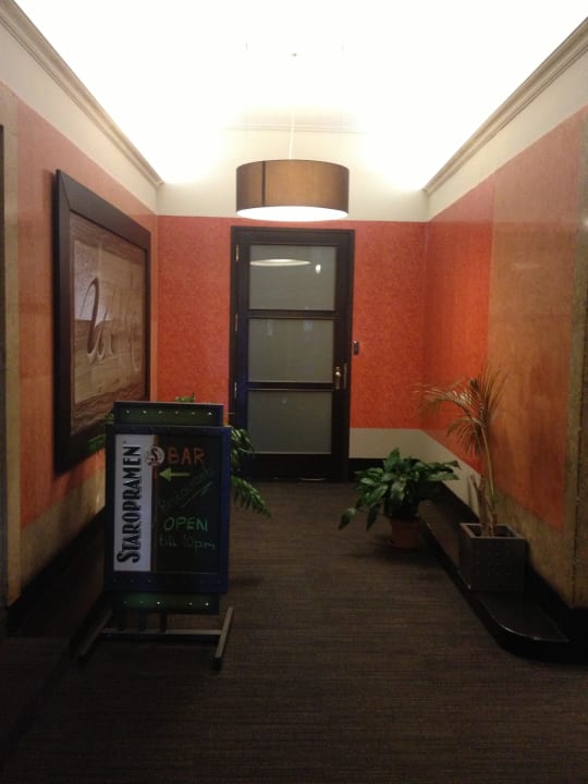 Entrance Hotel Merkur