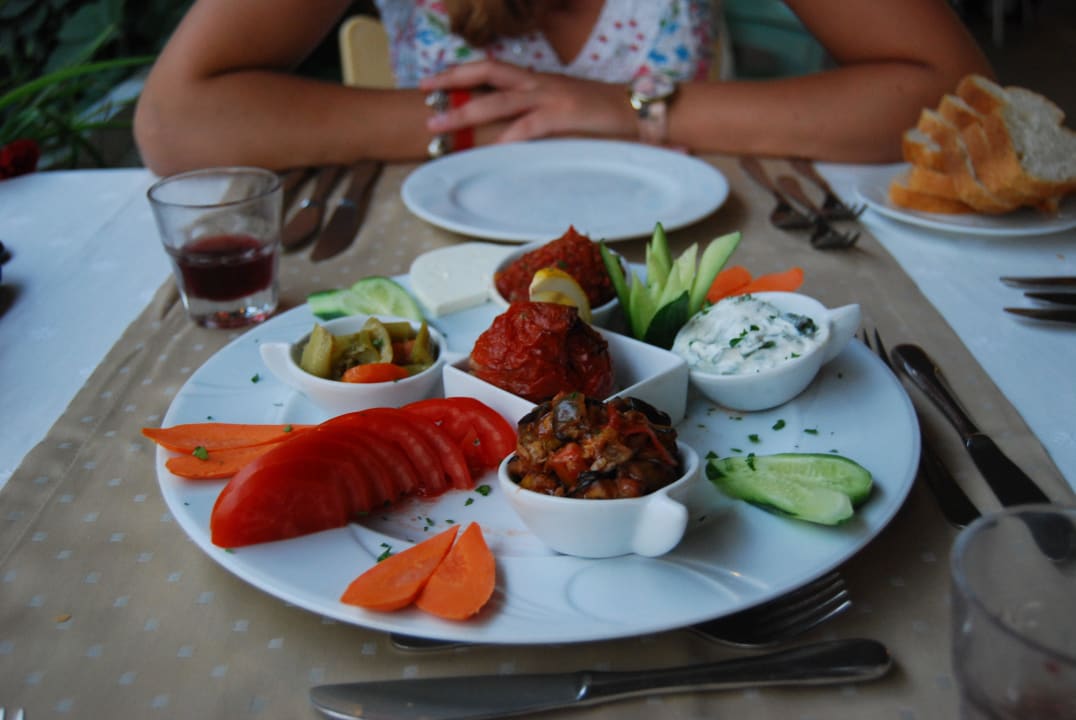 Vorspeisenteller im türkischen Restaurant Hotel Royal Garden Beach