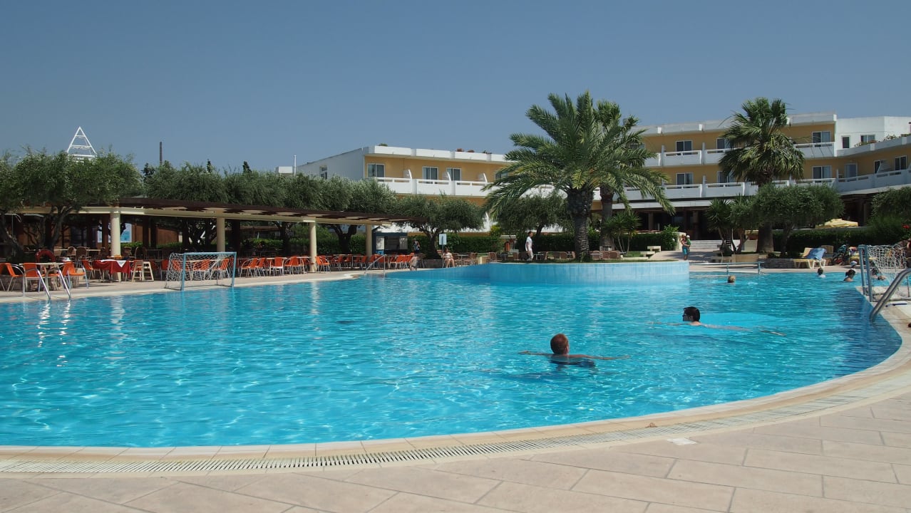 Widok na bufet i wejście do lobby TUI KIDS CLUB Alex Beach