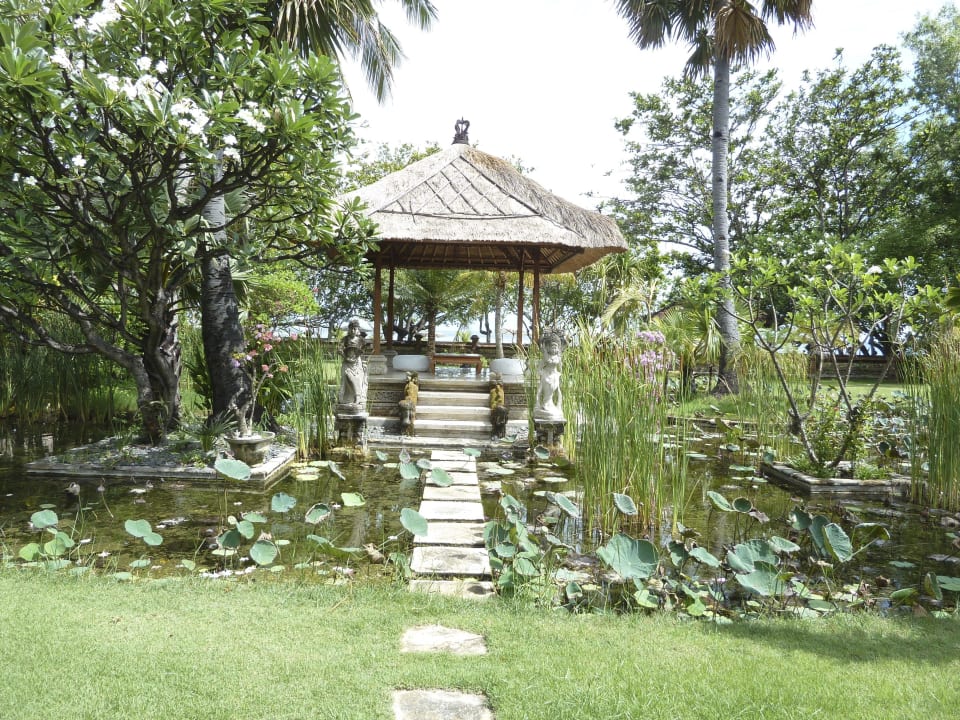 Platz zum entspannen Hotel Matahari Beach Resort & Spa