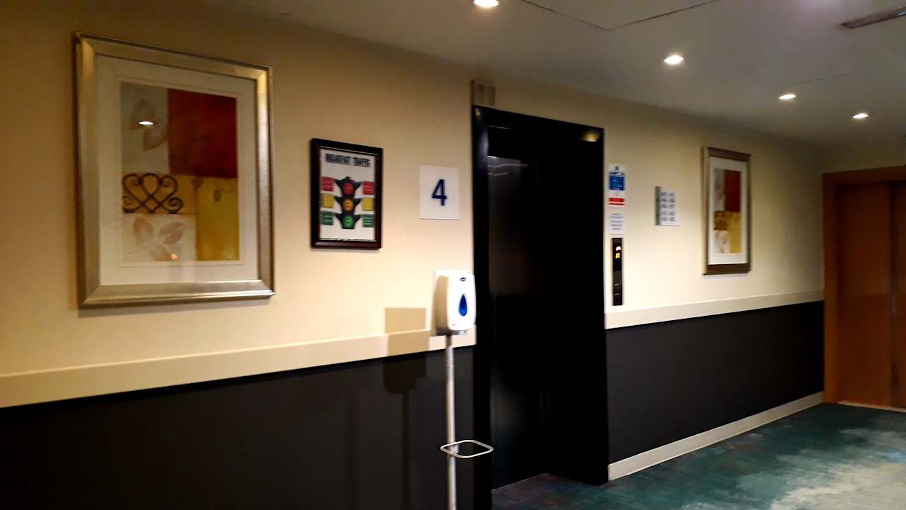 Zimmer Holiday Inn Express Dubai Airport