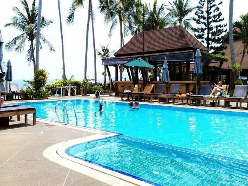 Pool mit Poolbar Coco Palm Beach Resort