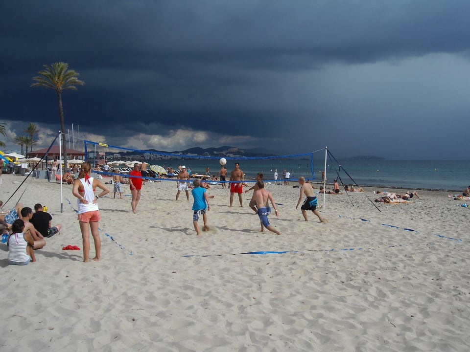 Volleyball vorm Weltuntergang  Grand Palladium White Island Resort & Spa