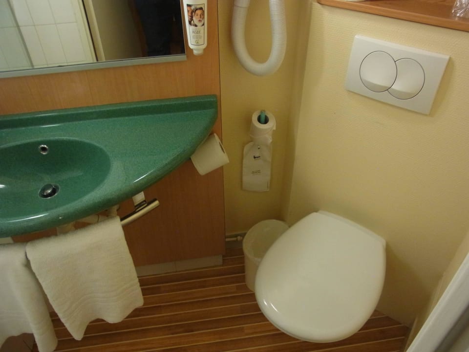 Bad, enges WC ibis Hotel Colmar Centre