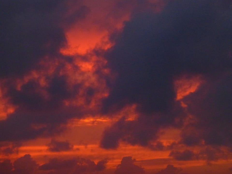 Blutrot und dramatisch Hotel Playa Pesquero