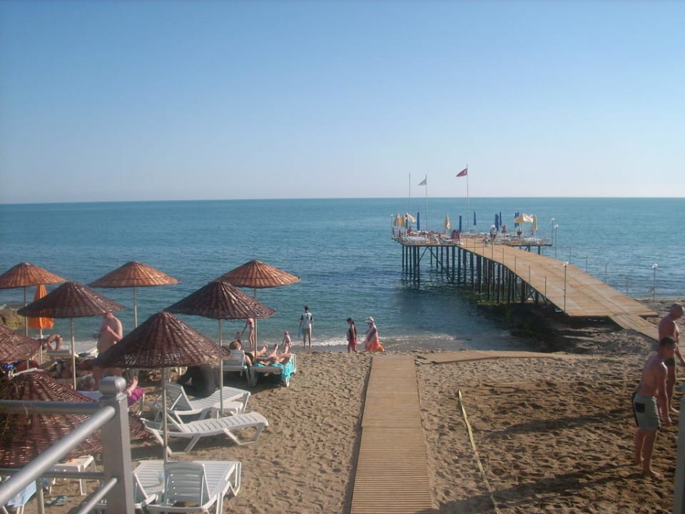 Strand mit Badesteg Club Dizalya