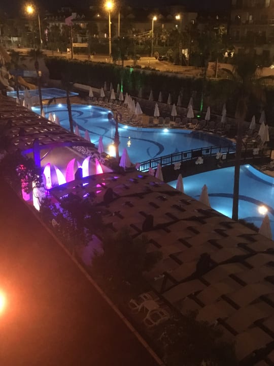 Pool Mary Hotel Side