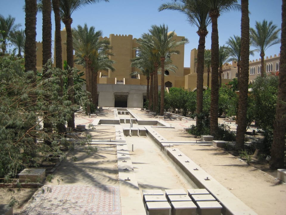 Noch nicht fertiger Teil im Zufahrtsbereich Makadi Spa - Adults only