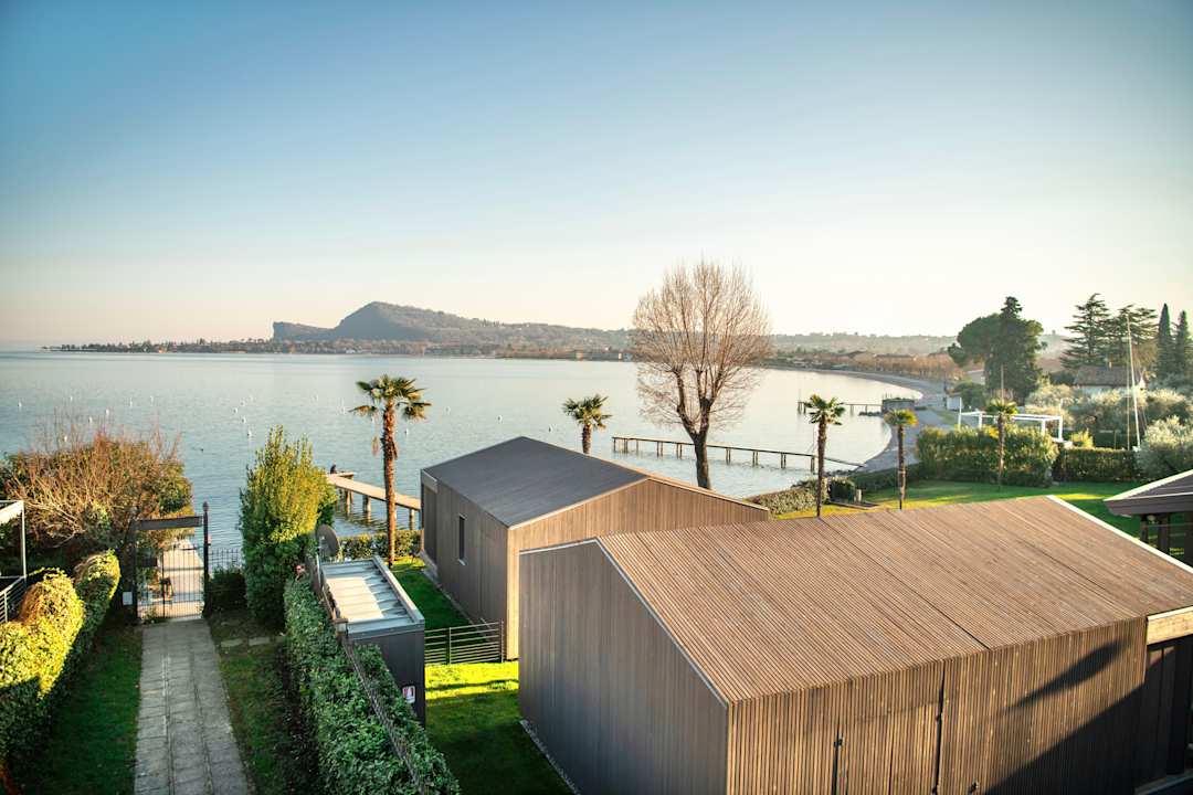 Außenansicht Bio Chalet am See und am Maulbeerbaum direkt am See