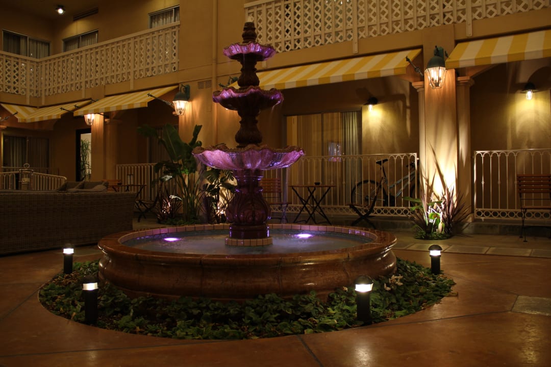 Brunnen im Innenhof Hollywood Hotel - The Hotel of Hollywood