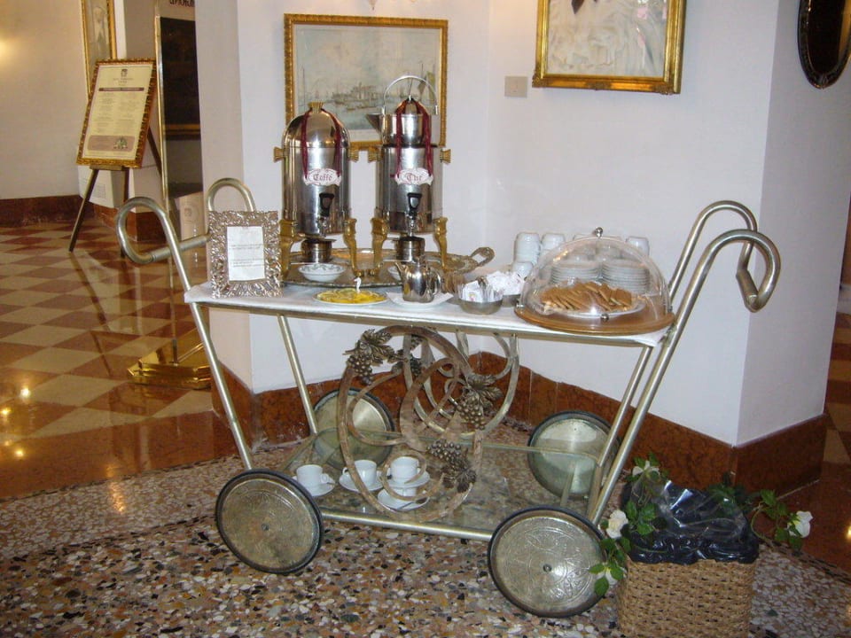 Kaffe und Gebäck am Nachmittag Hotel Giorgione