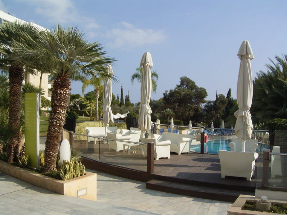 Sitzgruppe außen Mediterranean Beach Hotel