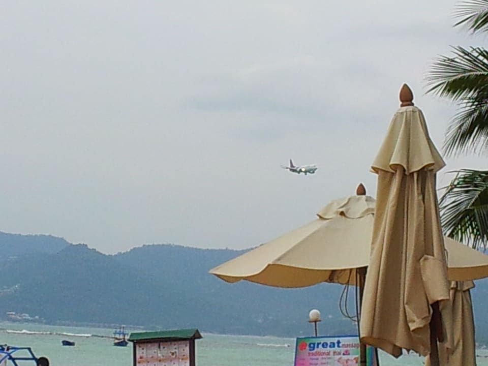 Alle 20 min kommt ein Flugzeug Muang Samui Spa Resort