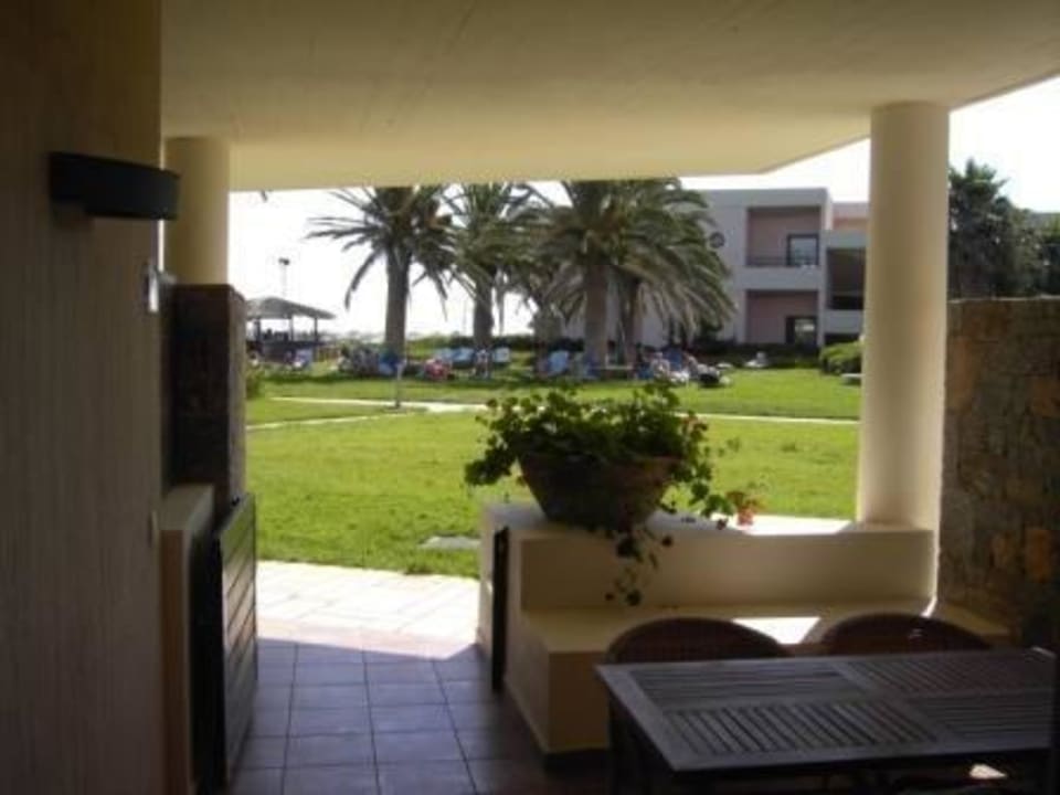 Terrasse vor dem Zimmer Calimera Sirens Beach
