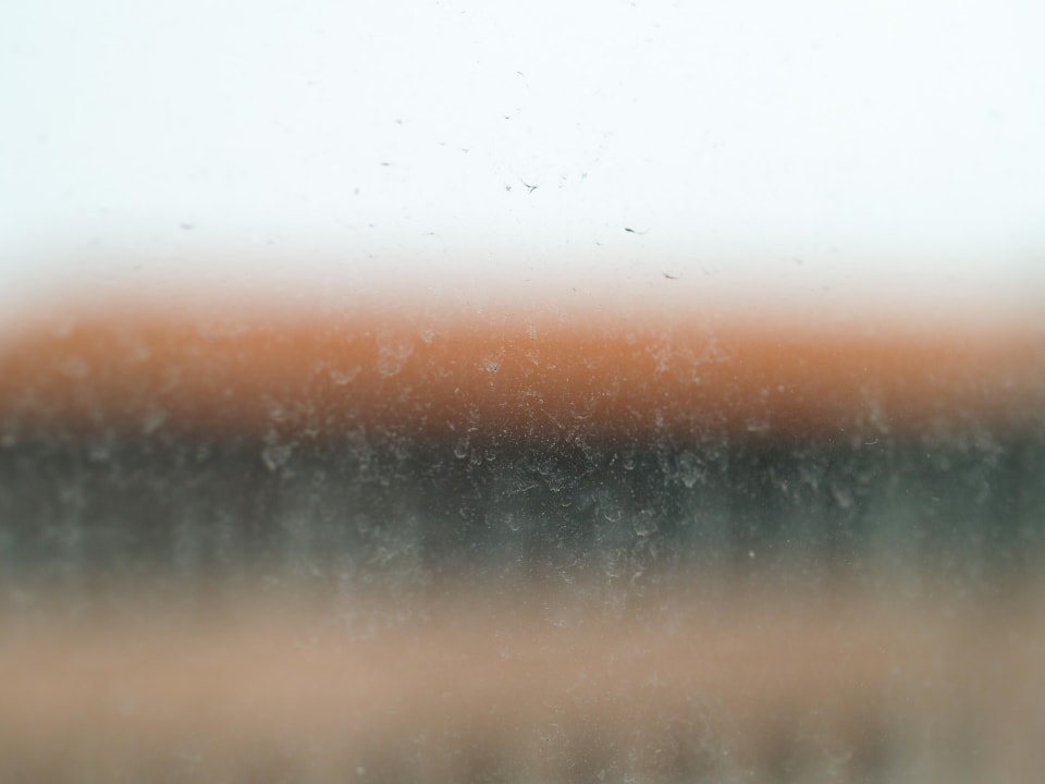 Schmutzige Fenster im Zimmer pentahotel Leipzig