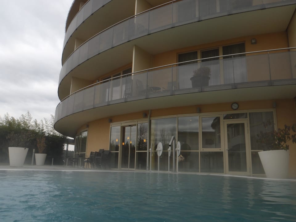 Residenz Trakt und Hotelpool Allegria Resort Stegersbach