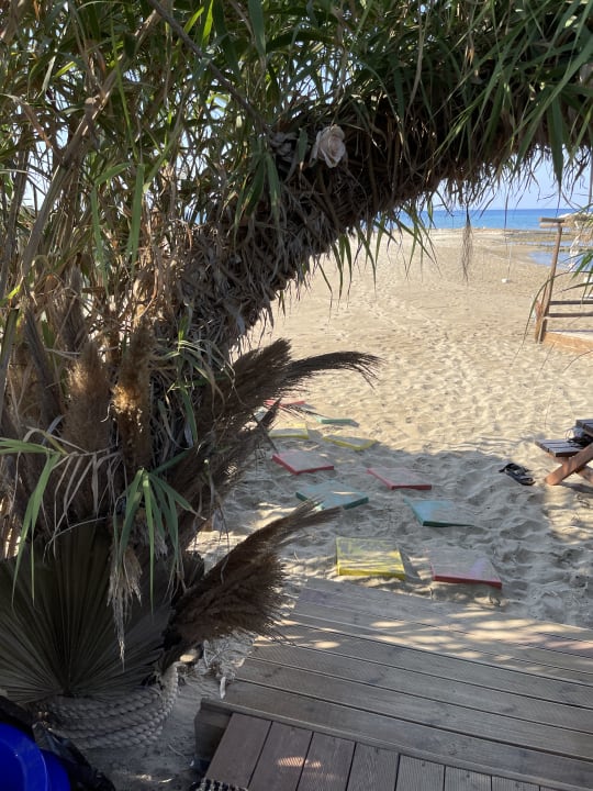 Strand Crystal Springs Beach Hotel