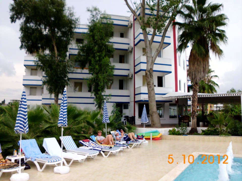 Immer freie Liegen Skys Hotel