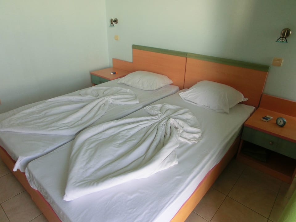 Betten dekoriert Paradise Beach Hotel