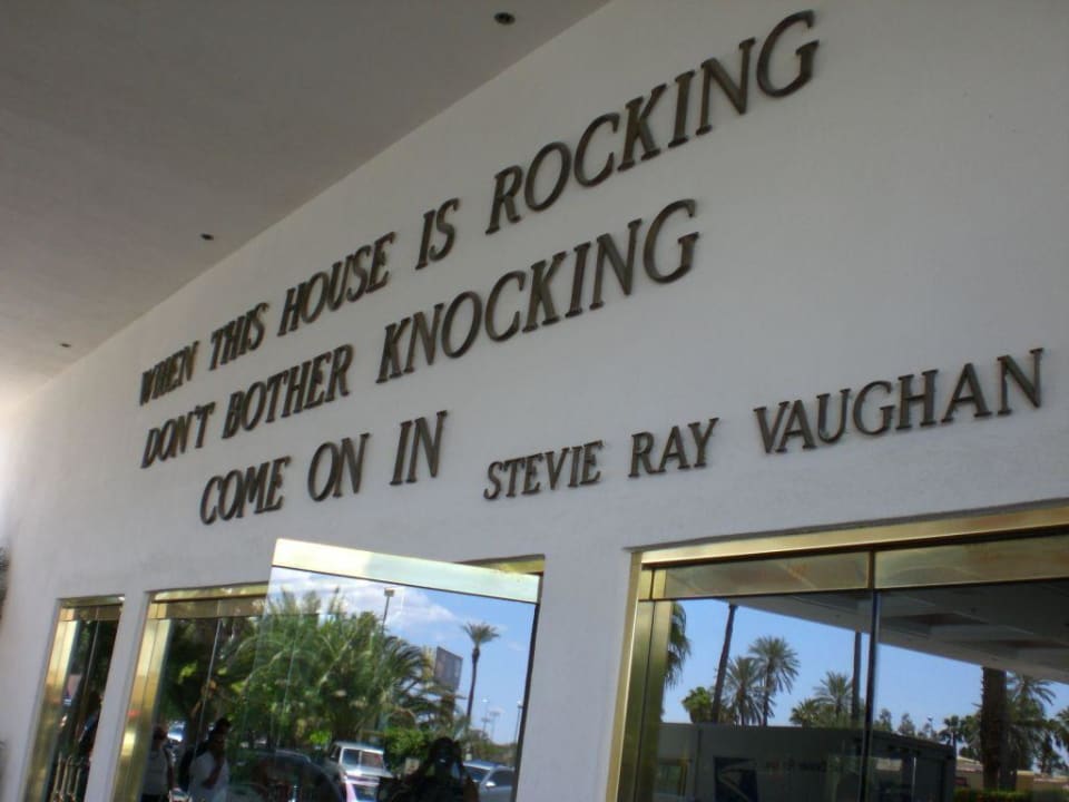 Eingang Virgin Hotels Las Vegas, Curio Collection by Hilton