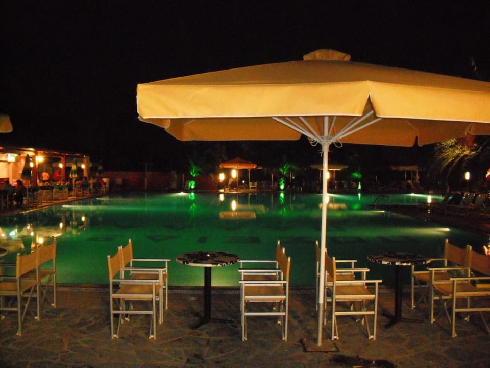 Pool bei Nacht alltoura Club Hotel Poseidon Palace