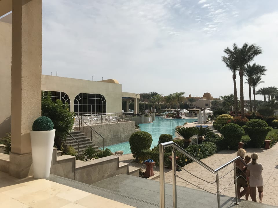 Von der Lobby aus zum Pool Prima Life Makadi Resort