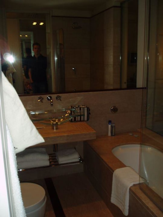 Badezimmer DoubleTree by Hilton Florence Metropole