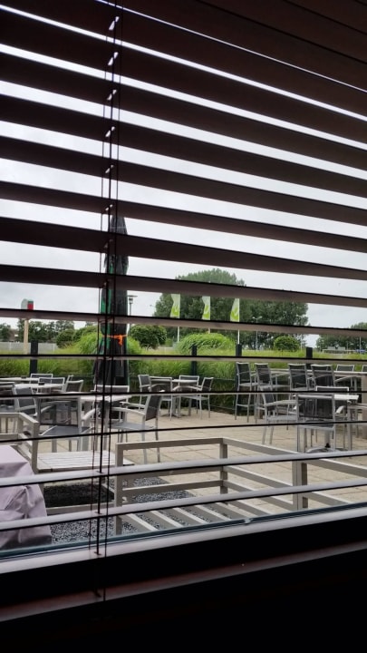 Blick auf die Terrasse Hotel Courtyard by Marriott Amsterdam Airport