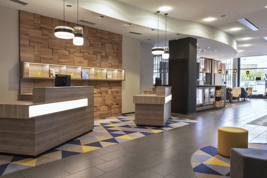 Lobby Courtyard by Marriott Zürich