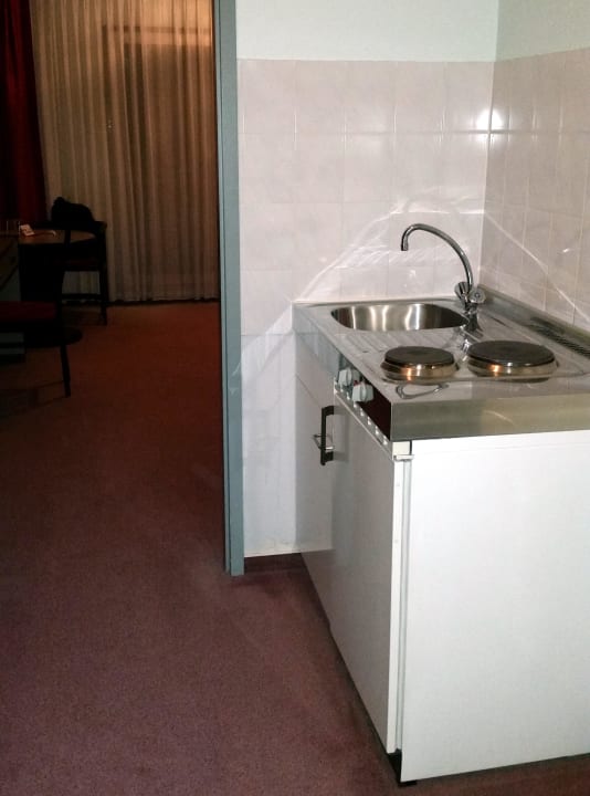 Kochecke im Eingangsbereich vom Zimmer Hotel Newton Ludwigshafen