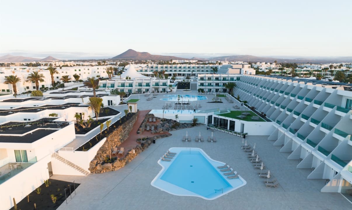 Pool Radisson Blu Resort Lanzarote (Adults Only +16)