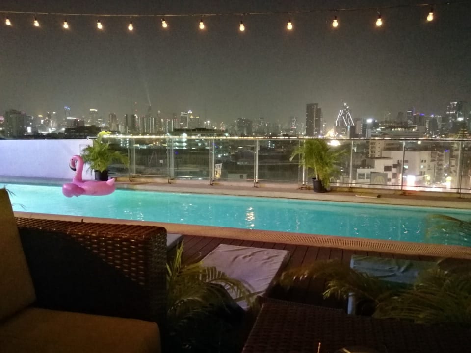 Pool und Bar auf dem Dach Hotel Royal Bangkok