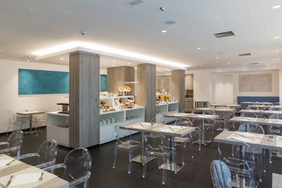 Gastro Astoria Suite Hotel