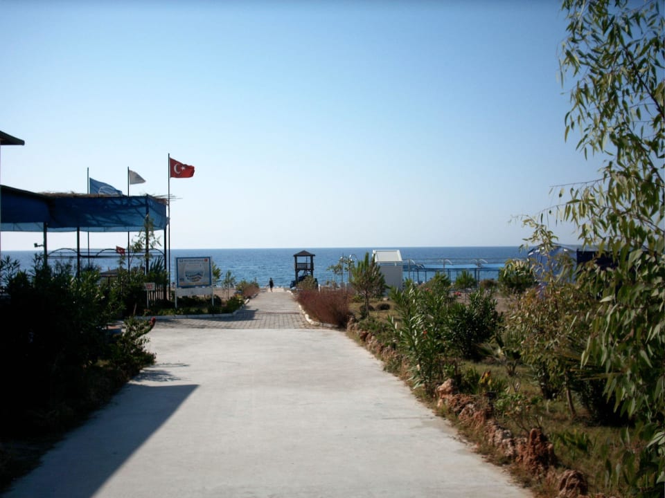 Der Weg zum Strand Cenger Beach Resort & Spa