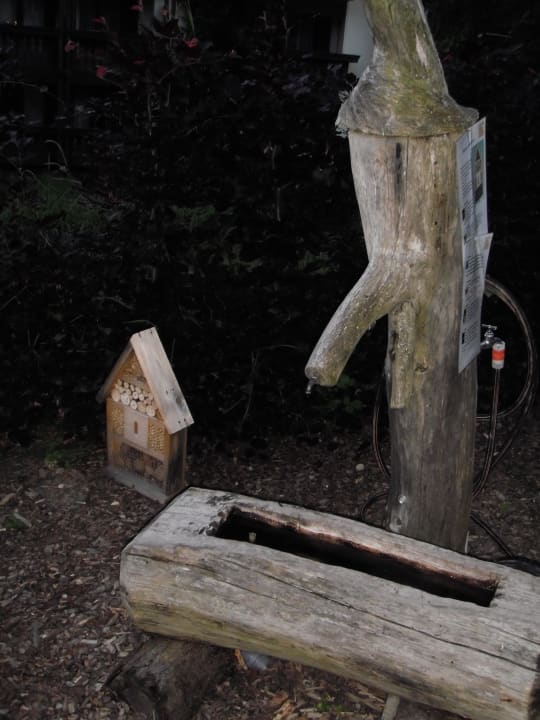 Insektenhotel mit Brunnen Regitnig - Hotel & Chalets