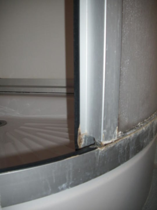 Die Pfui -Dusche Geographotel Paris-Roissy CDG Airport
