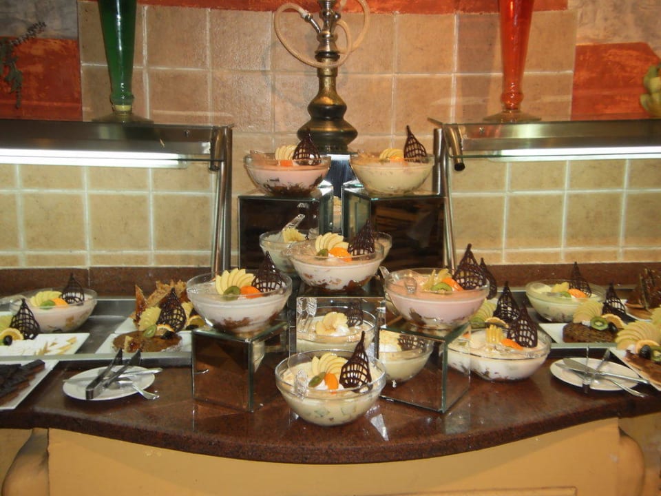 Teil vom Nachspeisenbuffet im Hauptrestaurant Pickalbatros Alf Leila Wa Leila Resort - Neverland Hurghada