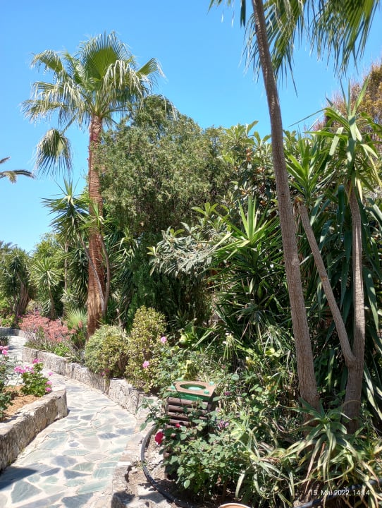 Gartenanlage HARPIN Happy Days Beach Hotel