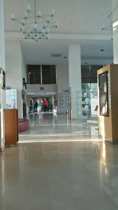 Freundliche und helle Lobby TUI BLUE Xanthe