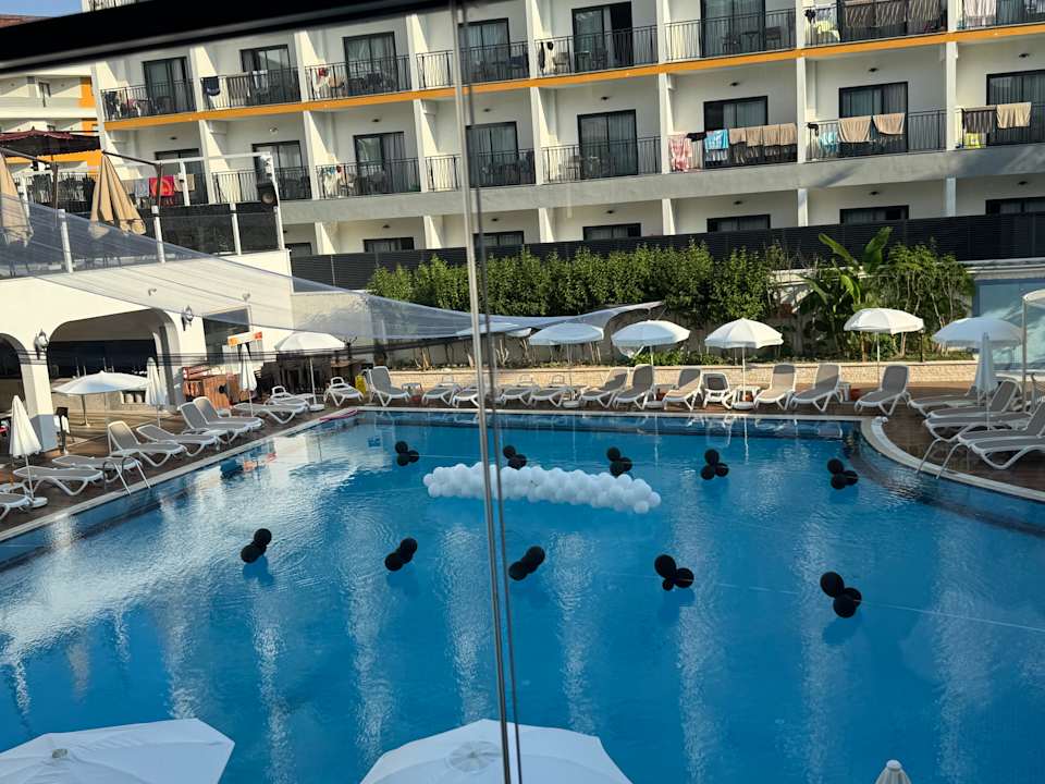 Pool Side Aquamarin Resort & Spa