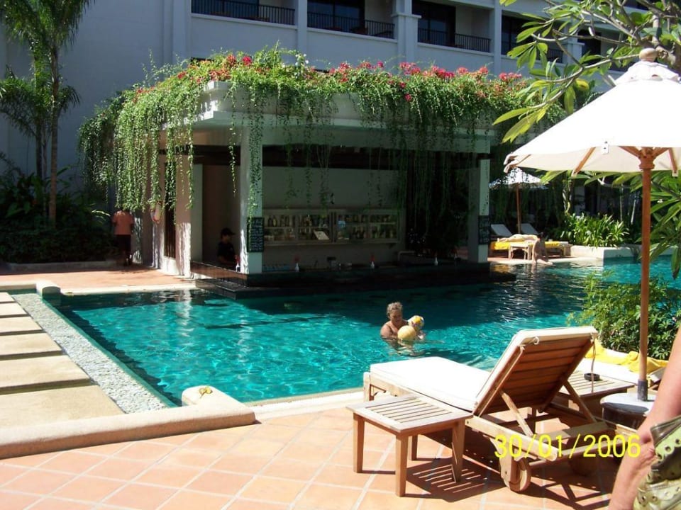 Poolbar DoubleTree by Hilton Phuket Banthai Resort