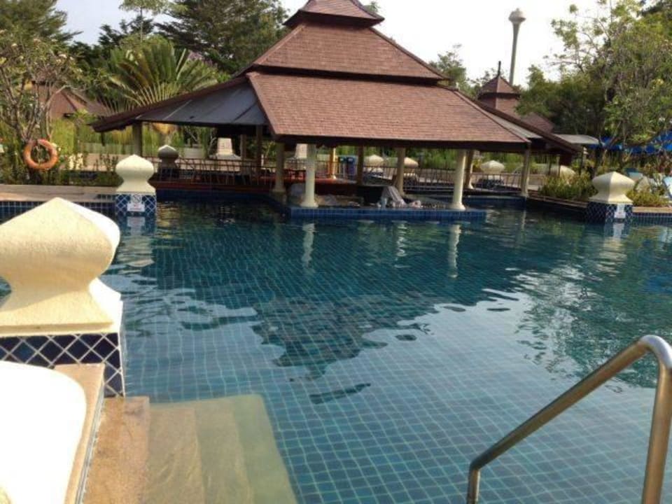 Oberer Pool mit Swim up Bar Seaview Khao Lak Resort