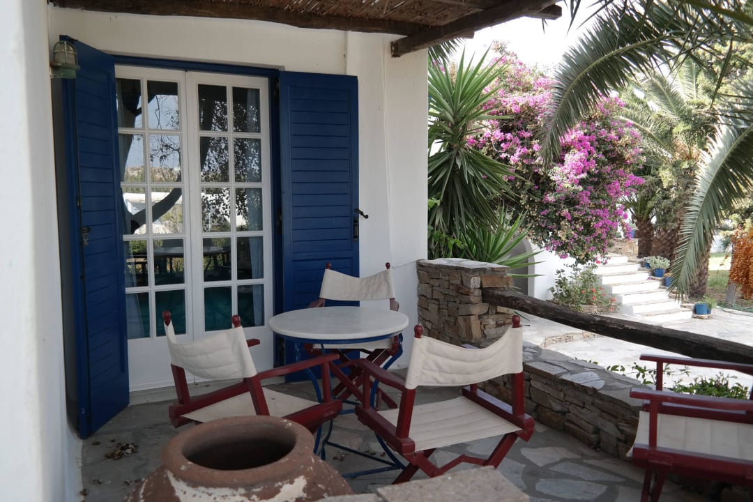 Taras z widokiem na basen i ogród Antonina Hotel