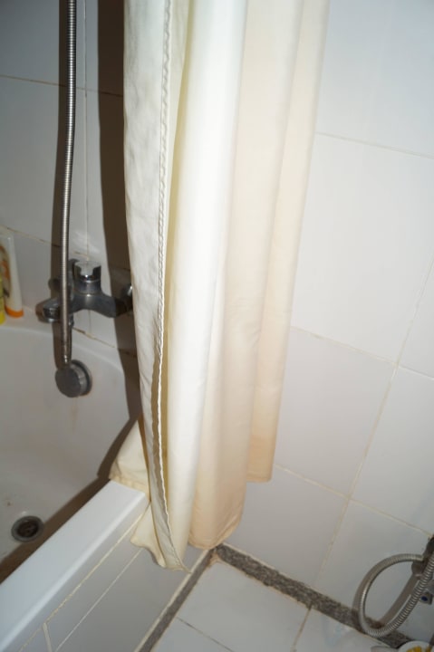 Nr. 824, gelber Duschvorhang The Grand Hotel Hurghada