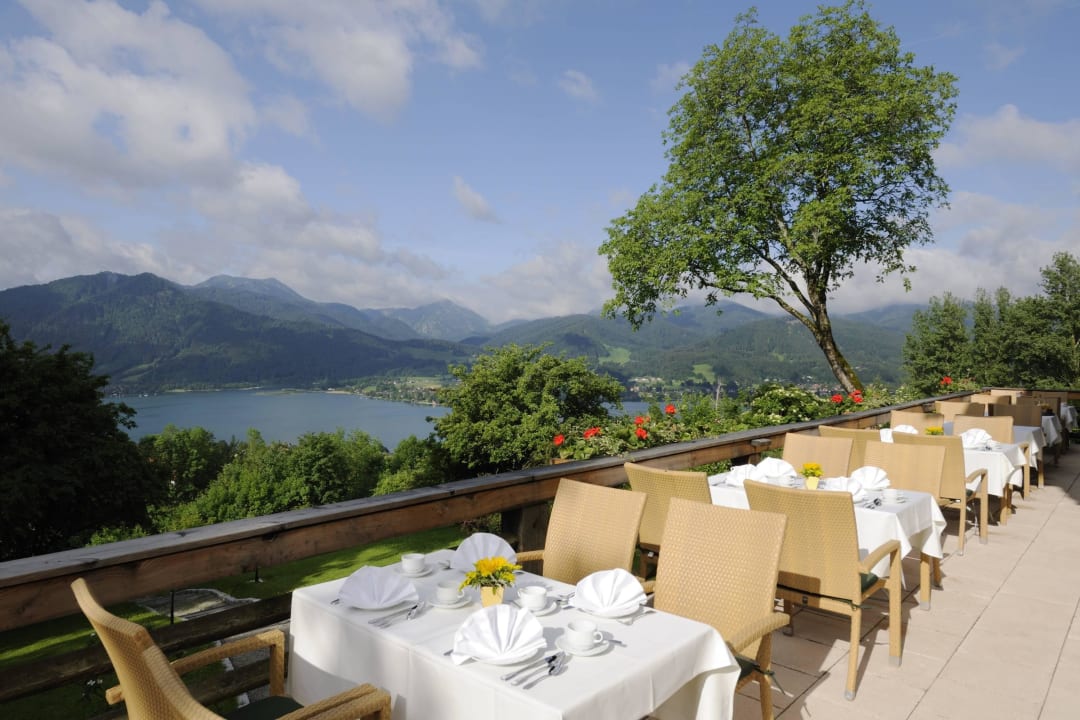 Frühstücksterrasse mit Blick auf den Tegernsee Berghaus - Der Westerhof Hotel in Tegernsee