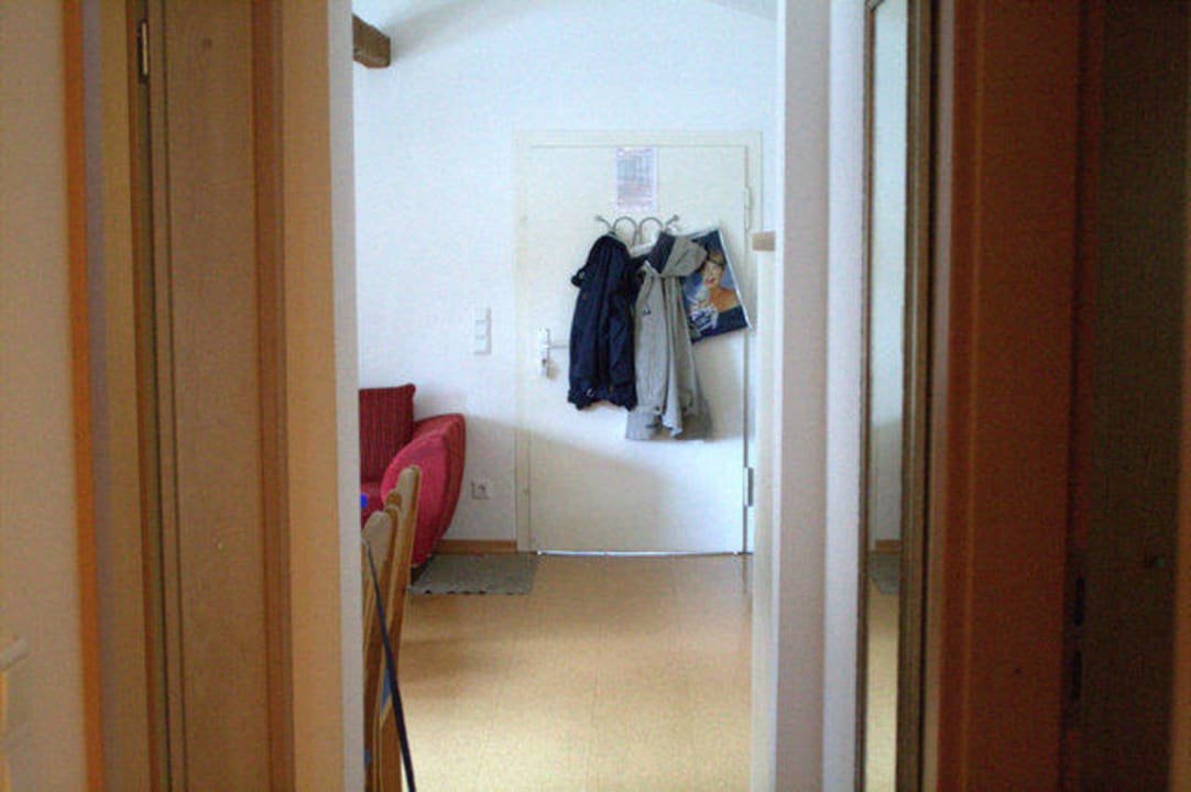 Blick vom Bad ins Wohnzimmer und Eingangstür Ferienhaus Panoramablick