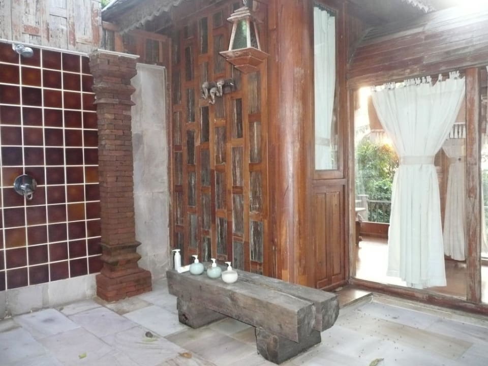 Bad im Freien Santhiya Koh Phangan Resort & Spa