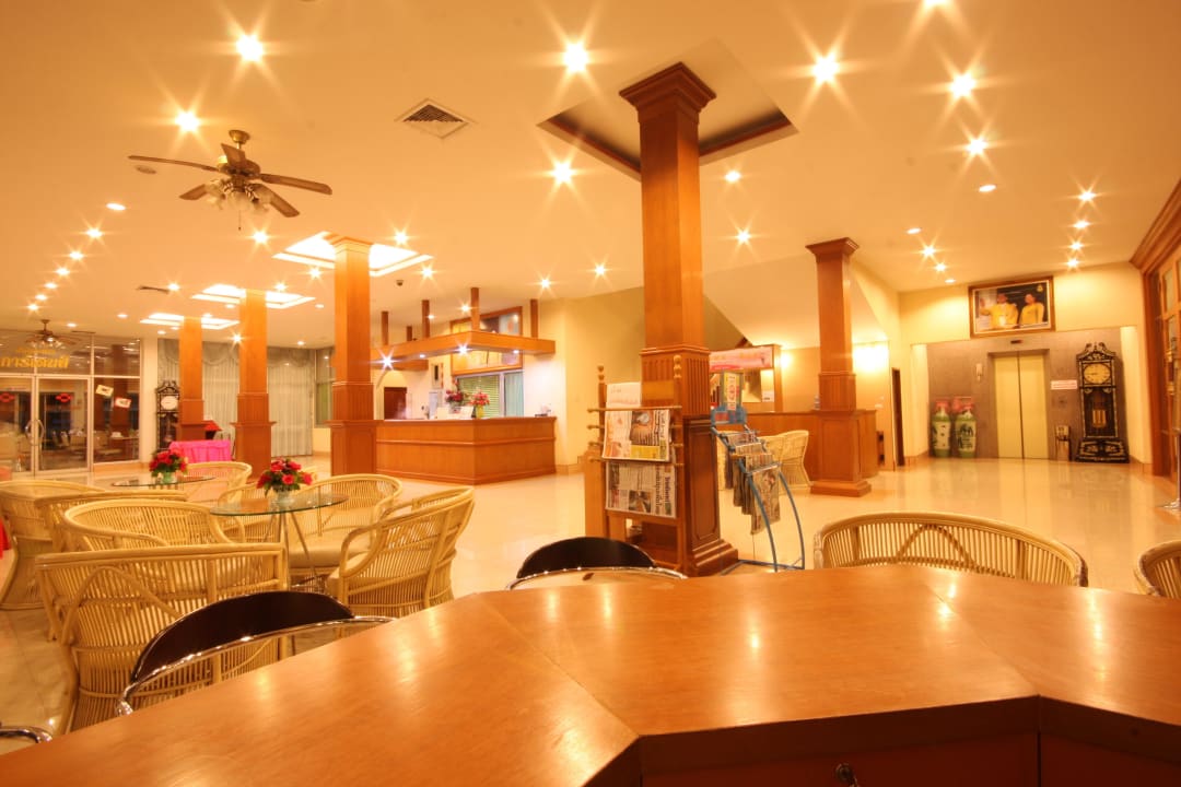 Entrance & lobby Chumphon Gardens Hotel