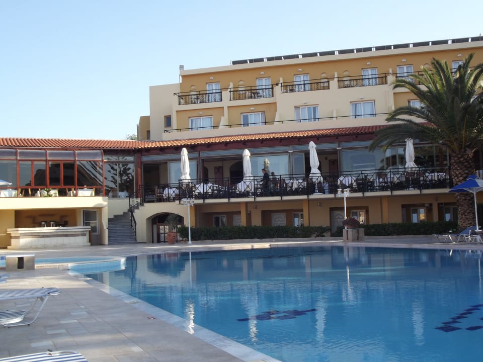 Pool Vantaris Luxury Beach Resort